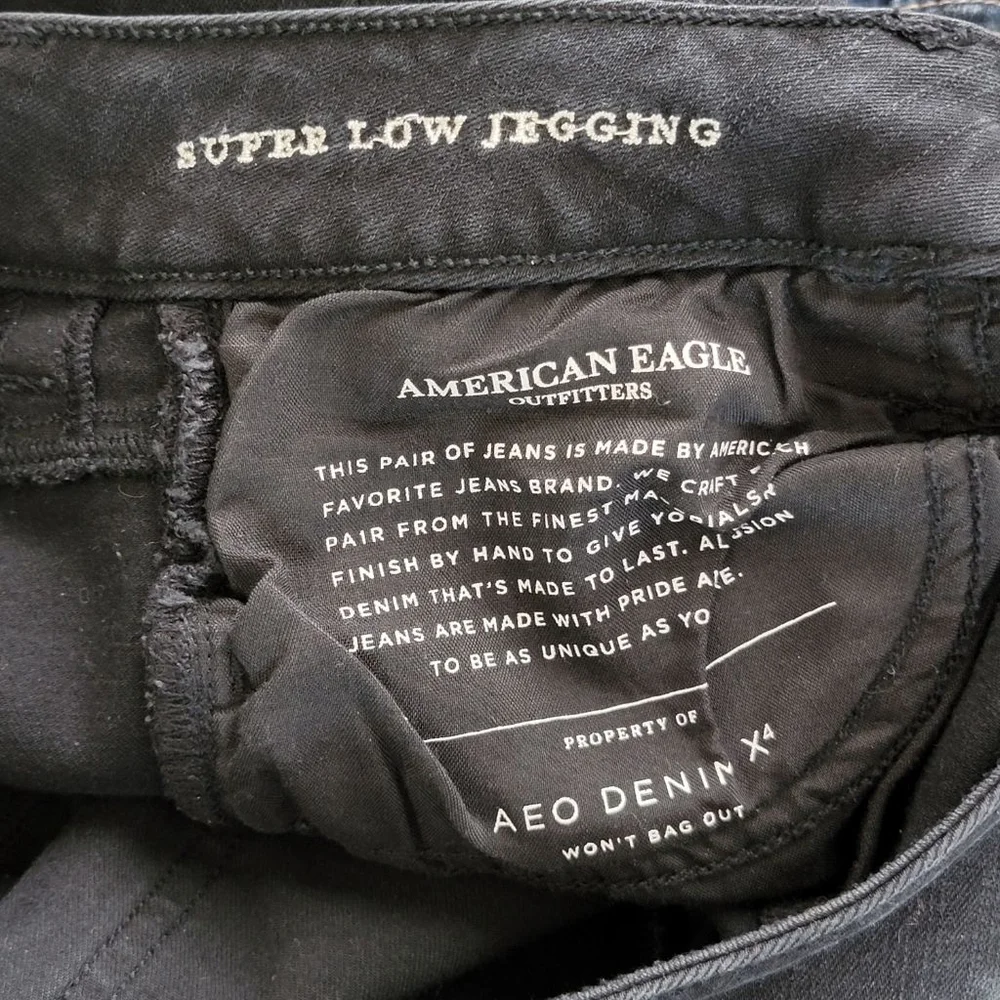 American Eagle Skinny Jeans Jegging Super Low Black Distressed Frayed Crop AE 10